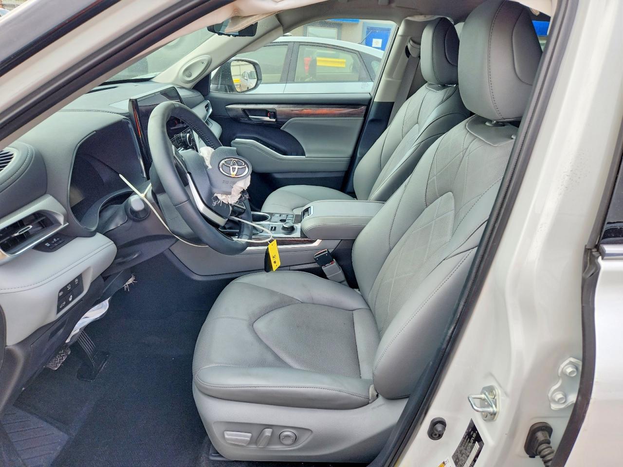 2025 Toyota Highlander Platinum - zdjęcie 7