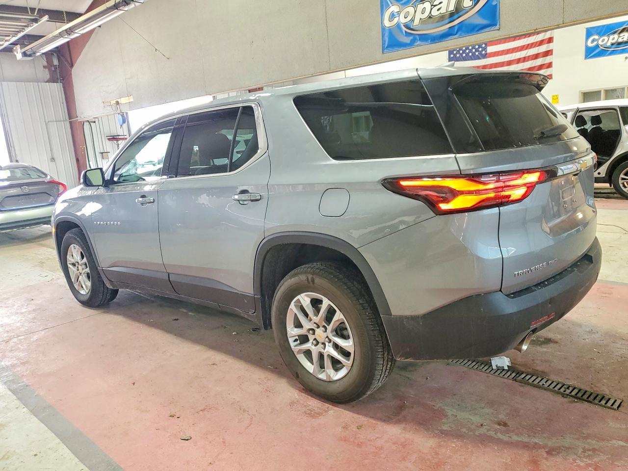 2023 Chevrolet Traverse Ls - zdjęcie 2