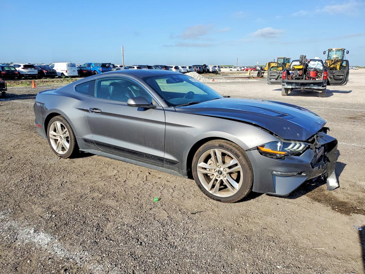 2021 Ford Mustang - zdjęcie 4