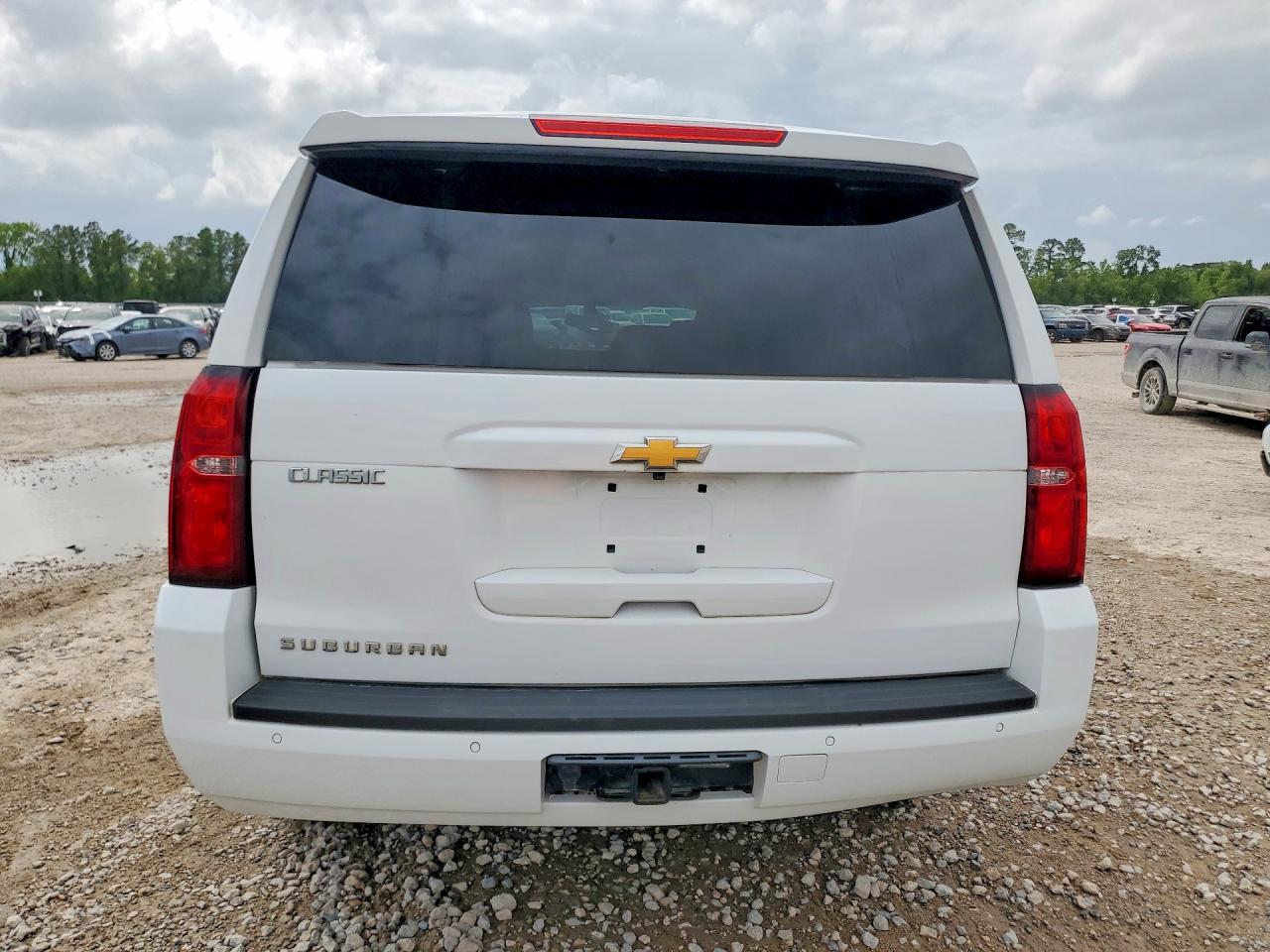2020 Chevrolet Suburban C1500 Lt - zdjęcie 6