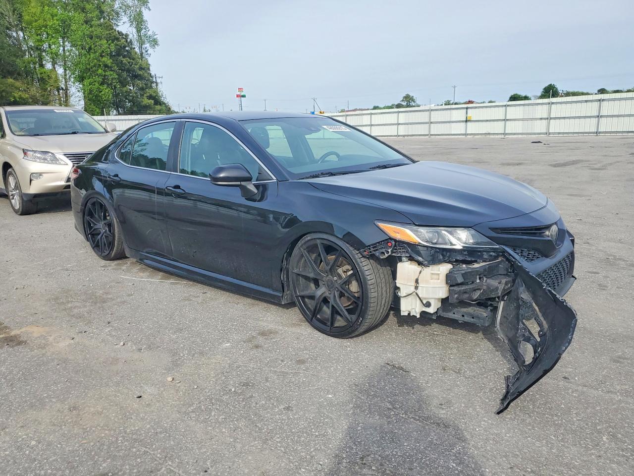 2019 Toyota Camry Se - zdjęcie 4