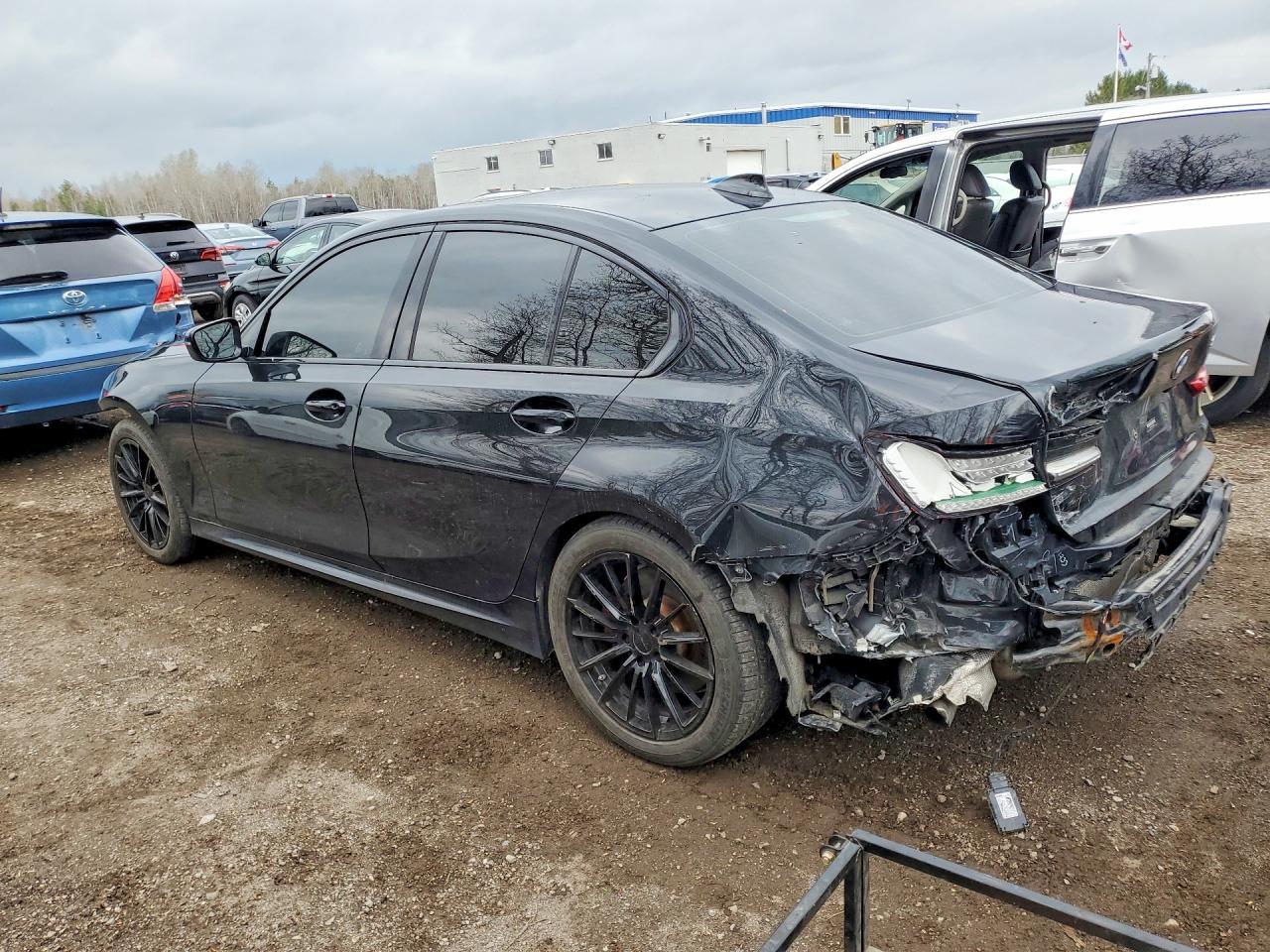 2021 BMW 330Xi - zdjęcie 2