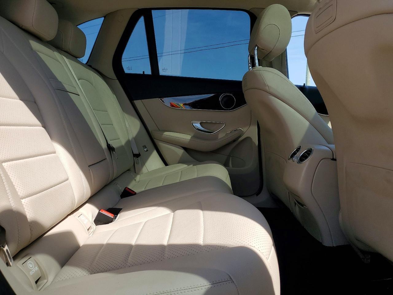 2018 Mercedes-Benz Glc 300 - zdjęcie 11