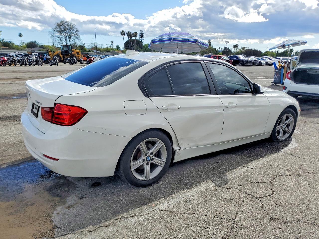 2014 BMW 320 I xDrive - zdjęcie 3