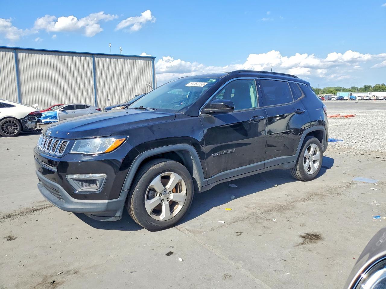 2018 Jeep Compass Latitude - zdjęcie główne