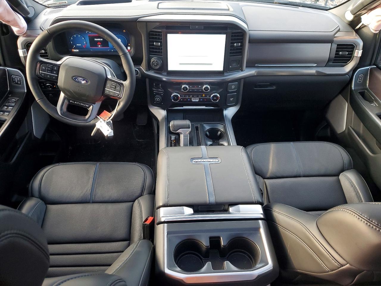 2025 Ford F150 Platinum - zdjęcie 8