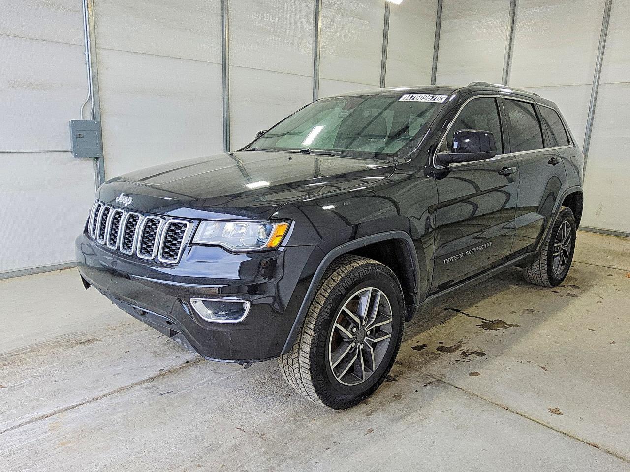 2019 Jeep Grand Cherokee Laredo - zdjęcie główne