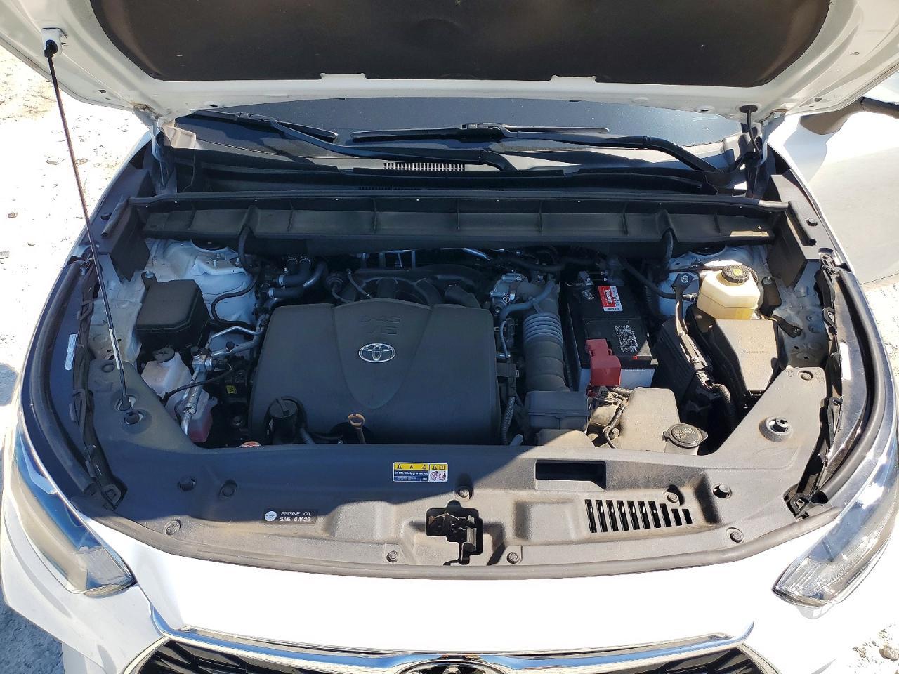 2022 Toyota Highlander Hybrid Platinum - zdjęcie 12