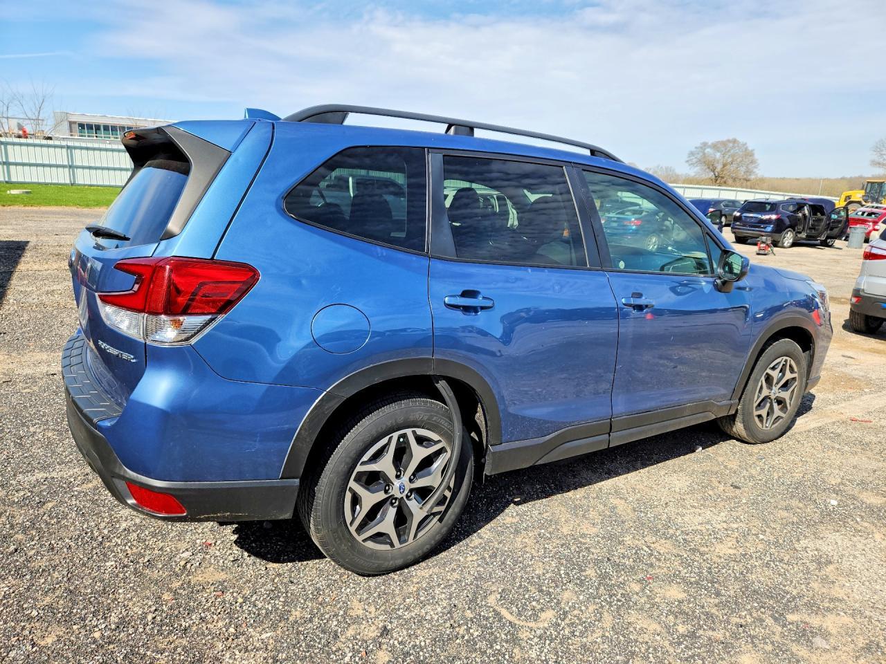 2020 Subaru Forester Premium - zdjęcie 3