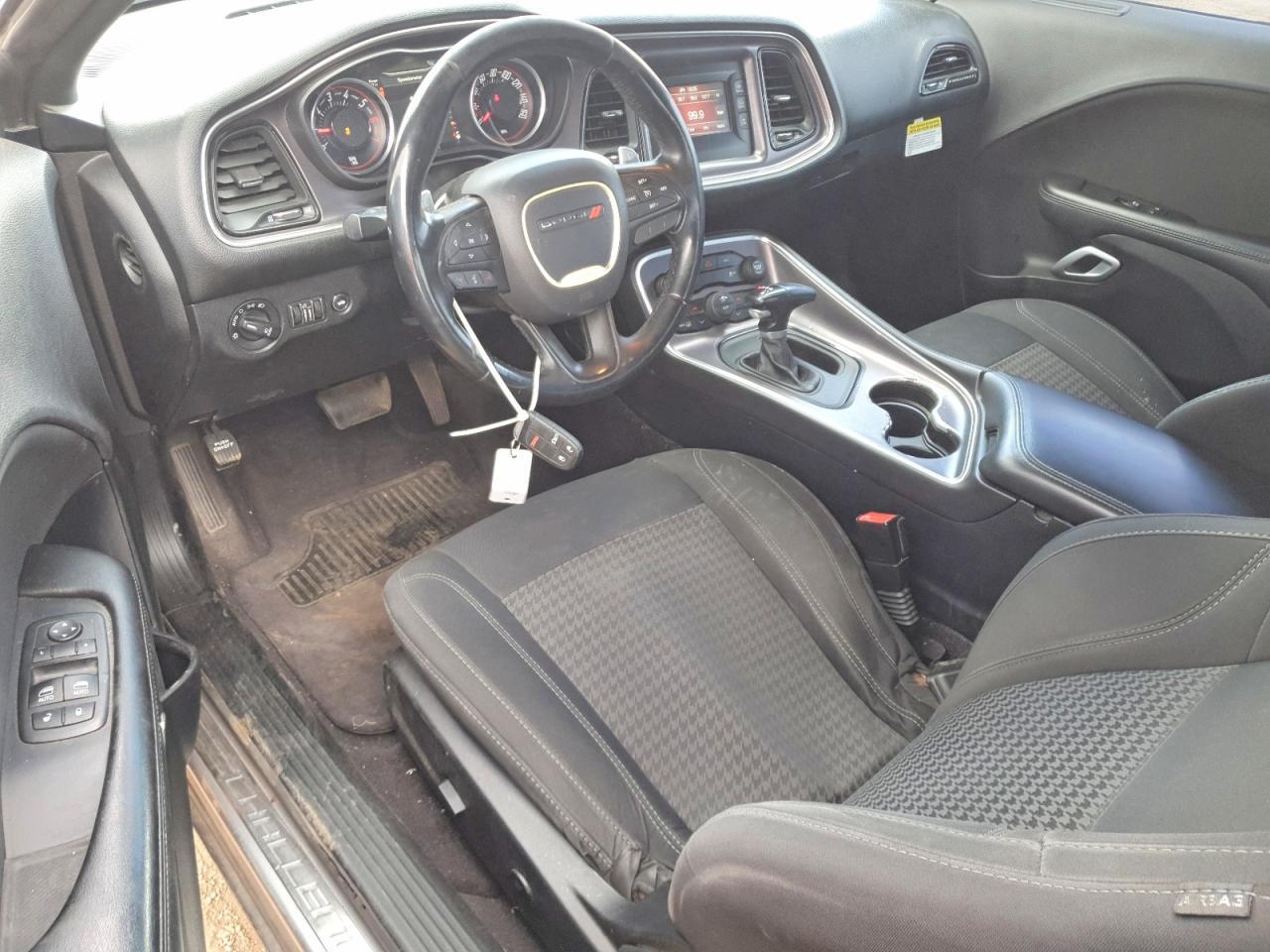 2016 Dodge Challenger R - zdjęcie 8