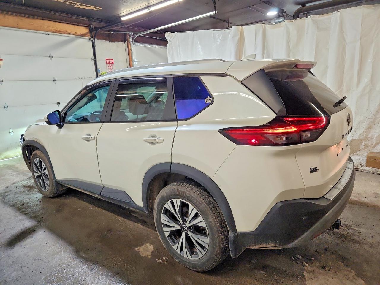 2023 Nissan Rogue Sv - zdjęcie 2