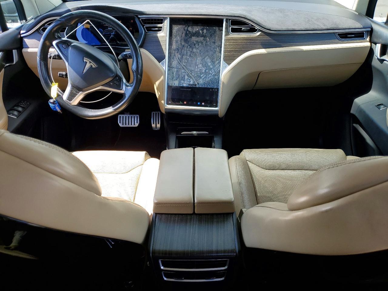 2016 Tesla Model X - zdjęcie 8