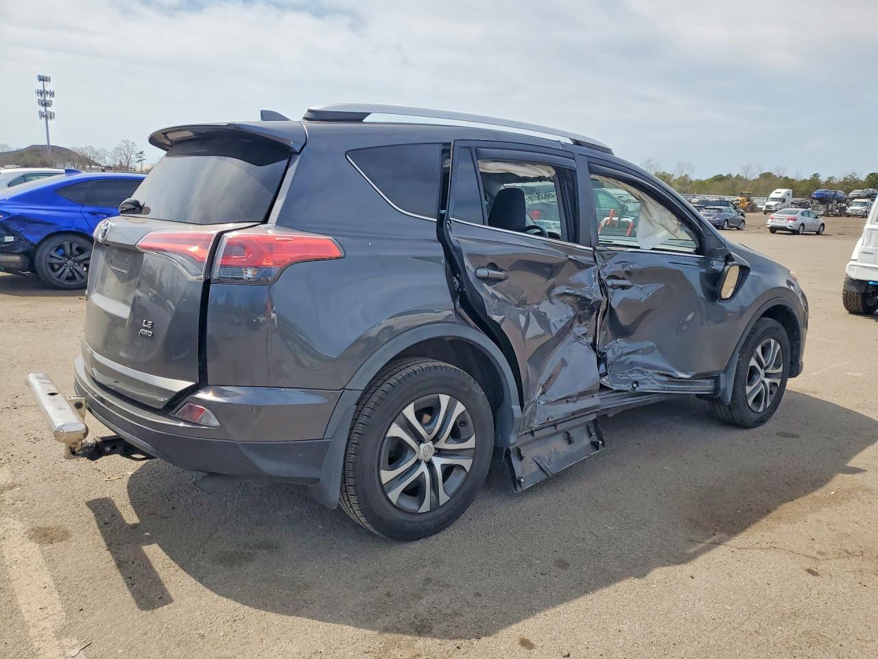 2016 Toyota Rav4 Le - zdjęcie 3