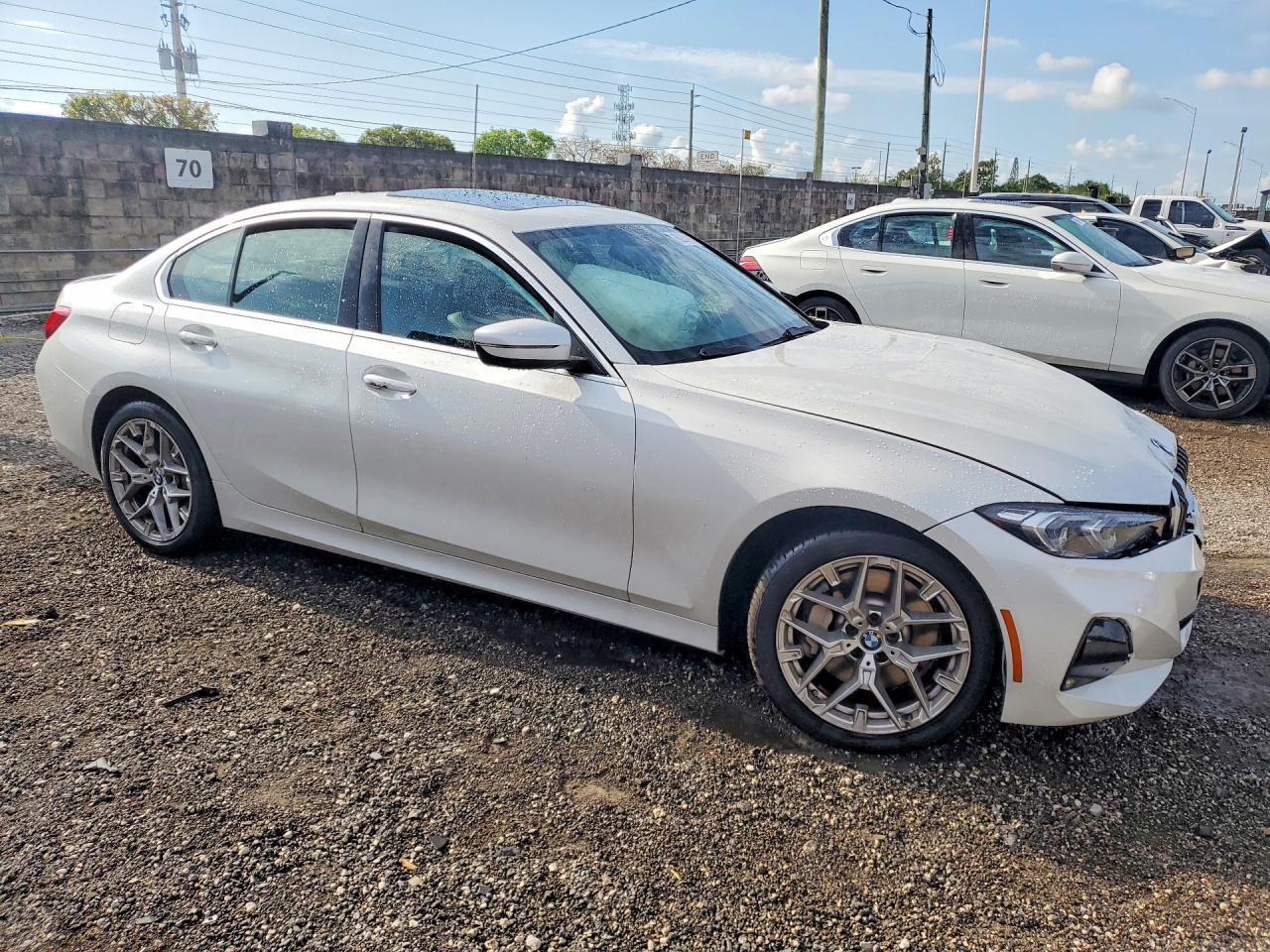 2025 BMW 330I - zdjęcie 4