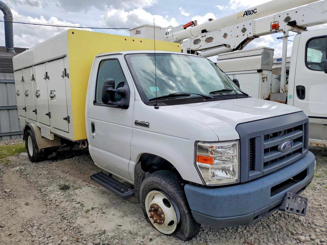 2017 Ford Econoline E450 Super Duty Cutaway Van - zdjęcie 4