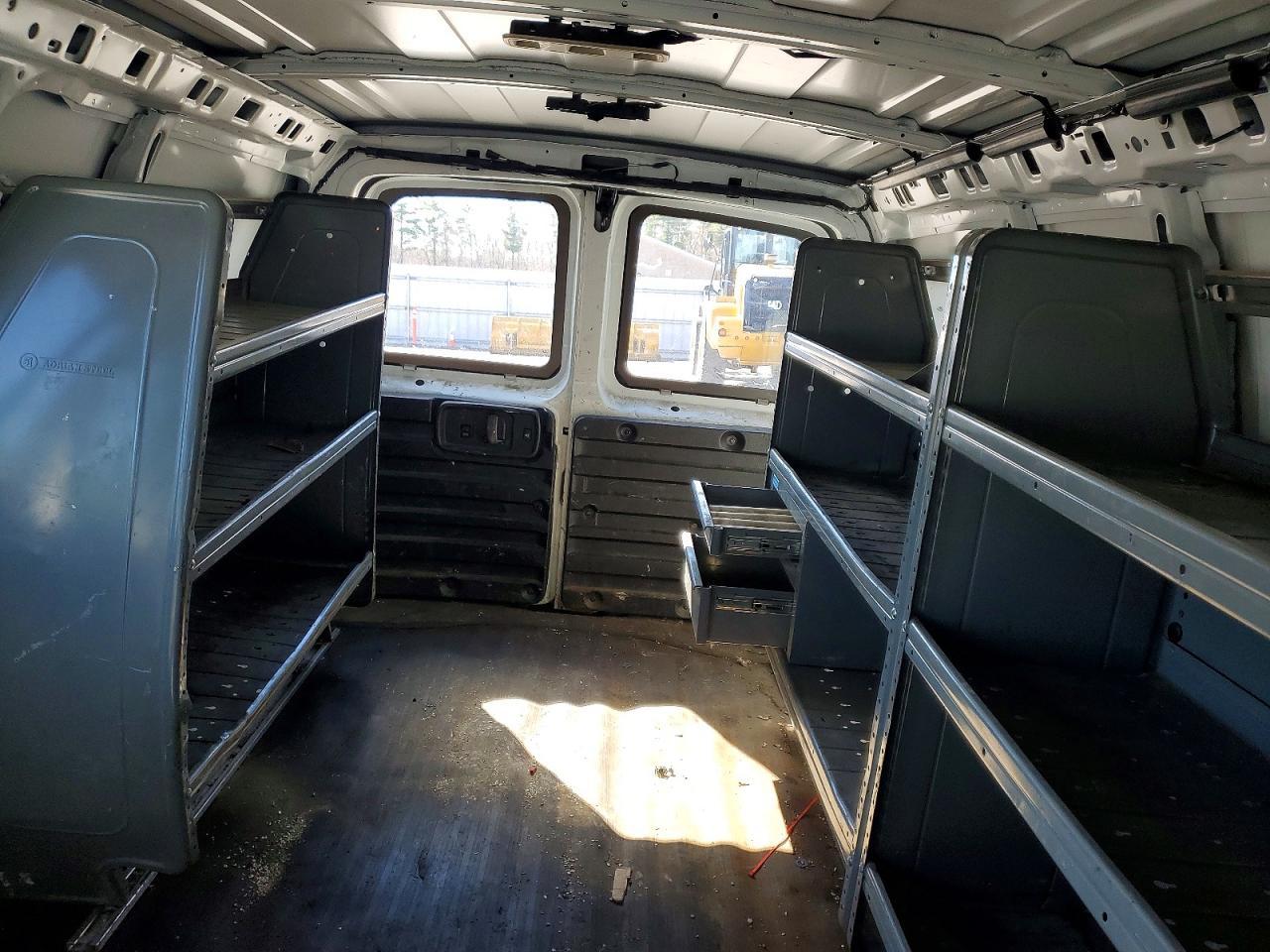 2021 Chevrolet Express G2500 - zdjęcie 10