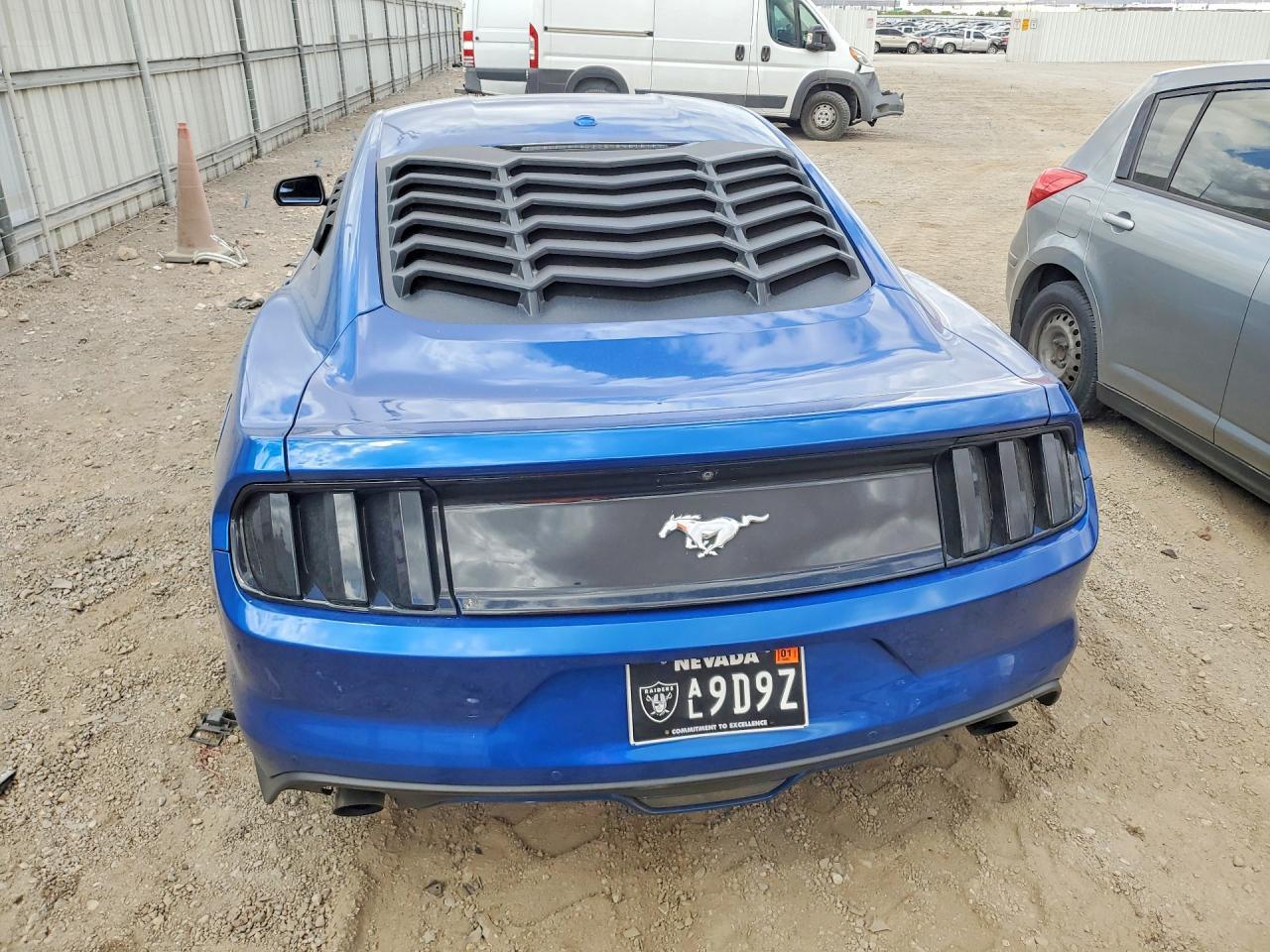 2017 Ford Mustang - zdjęcie 6