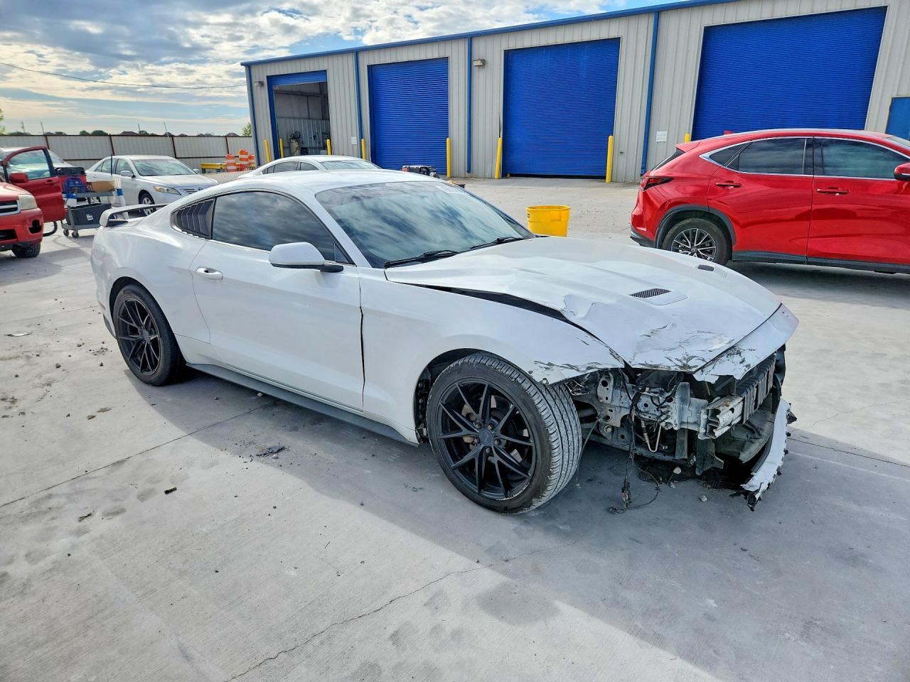 2019 Ford Mustang - zdjęcie 4