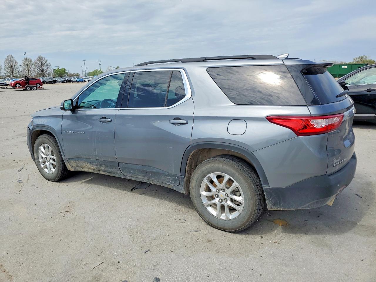 2021 Chevrolet Traverse Lt - zdjęcie 2