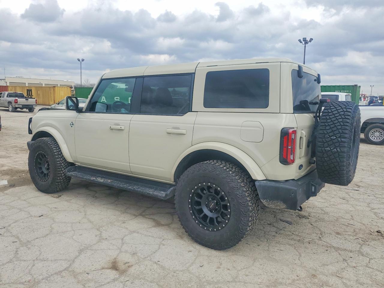 2025 Ford Bronco Outer Banks - zdjęcie 2