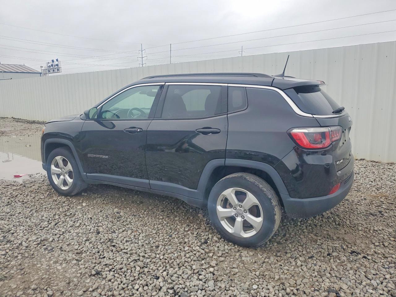 2017 Jeep Compass Latitude - zdjęcie 2