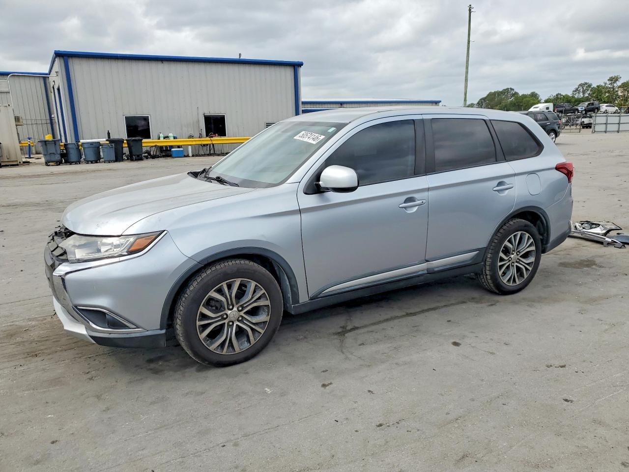 2016 Mitsubishi Outlander Es - zdjęcie główne