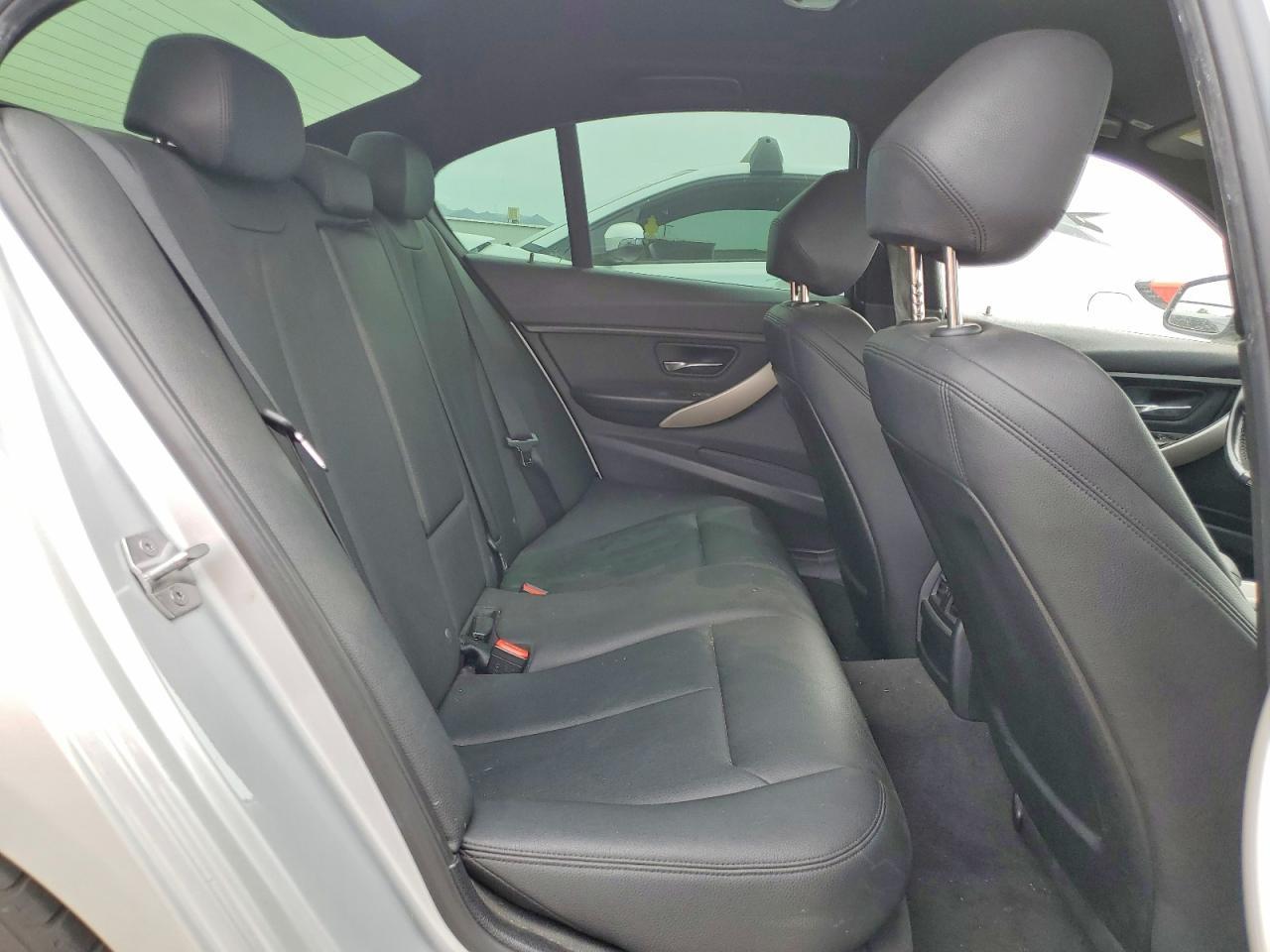 2016 BMW 320 I - zdjęcie 10