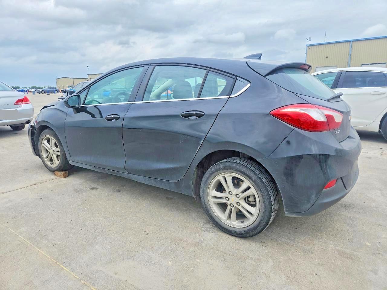 2018 Chevrolet Cruze Lt - zdjęcie 2