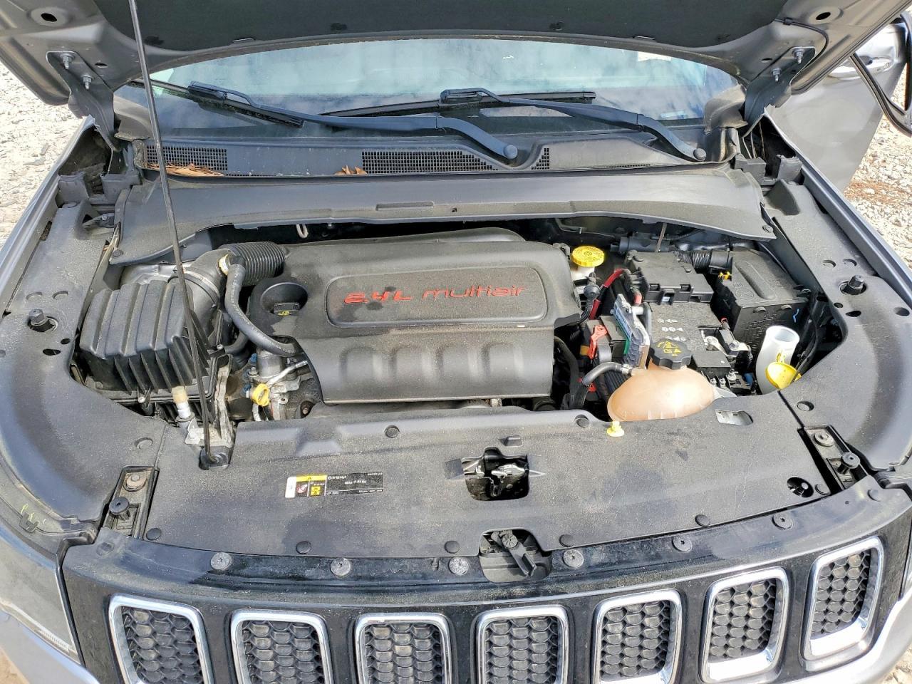 2017 Jeep Compass Latitude - zdjęcie 12