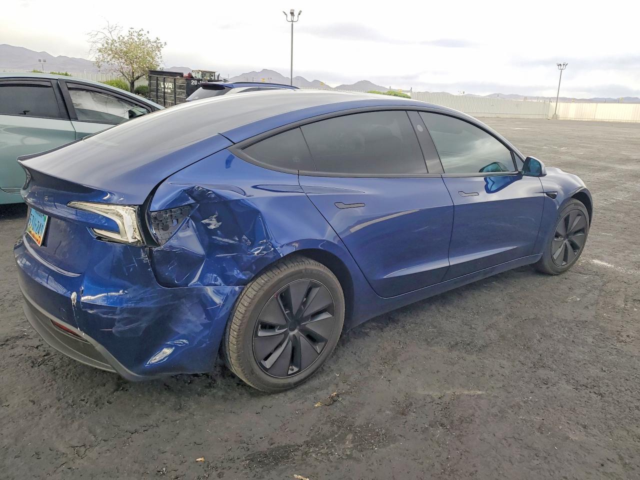 2025 Tesla Model 3 - zdjęcie 3