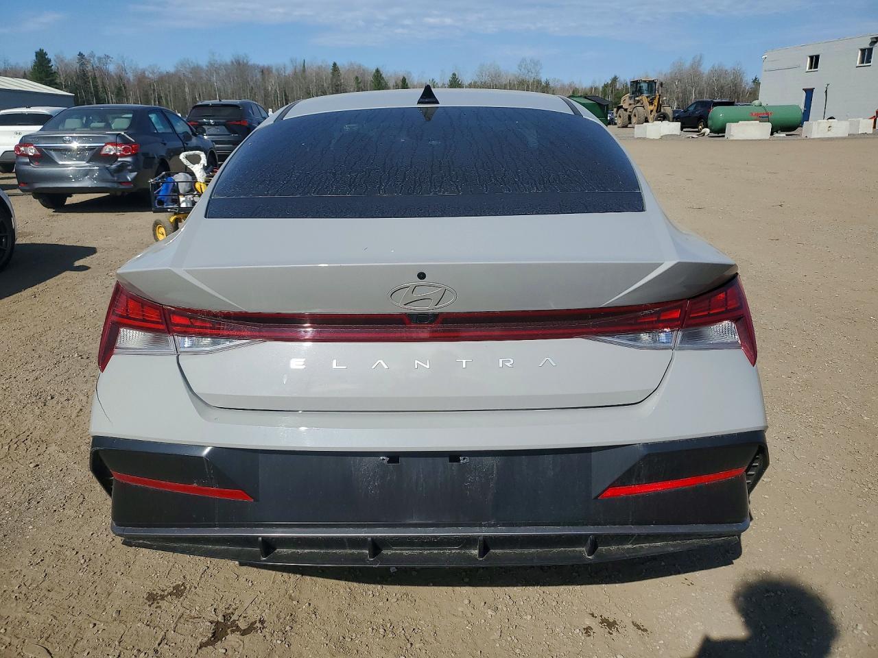 2024 Hyundai Elantra Luxury - zdjęcie 6