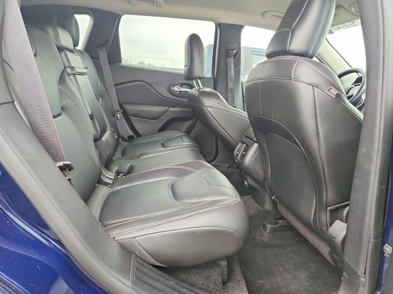 2015 Jeep Cherokee Limited - zdjęcie 11