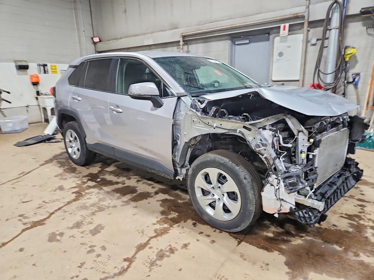 2022 Toyota Rav4 Le - zdjęcie 4
