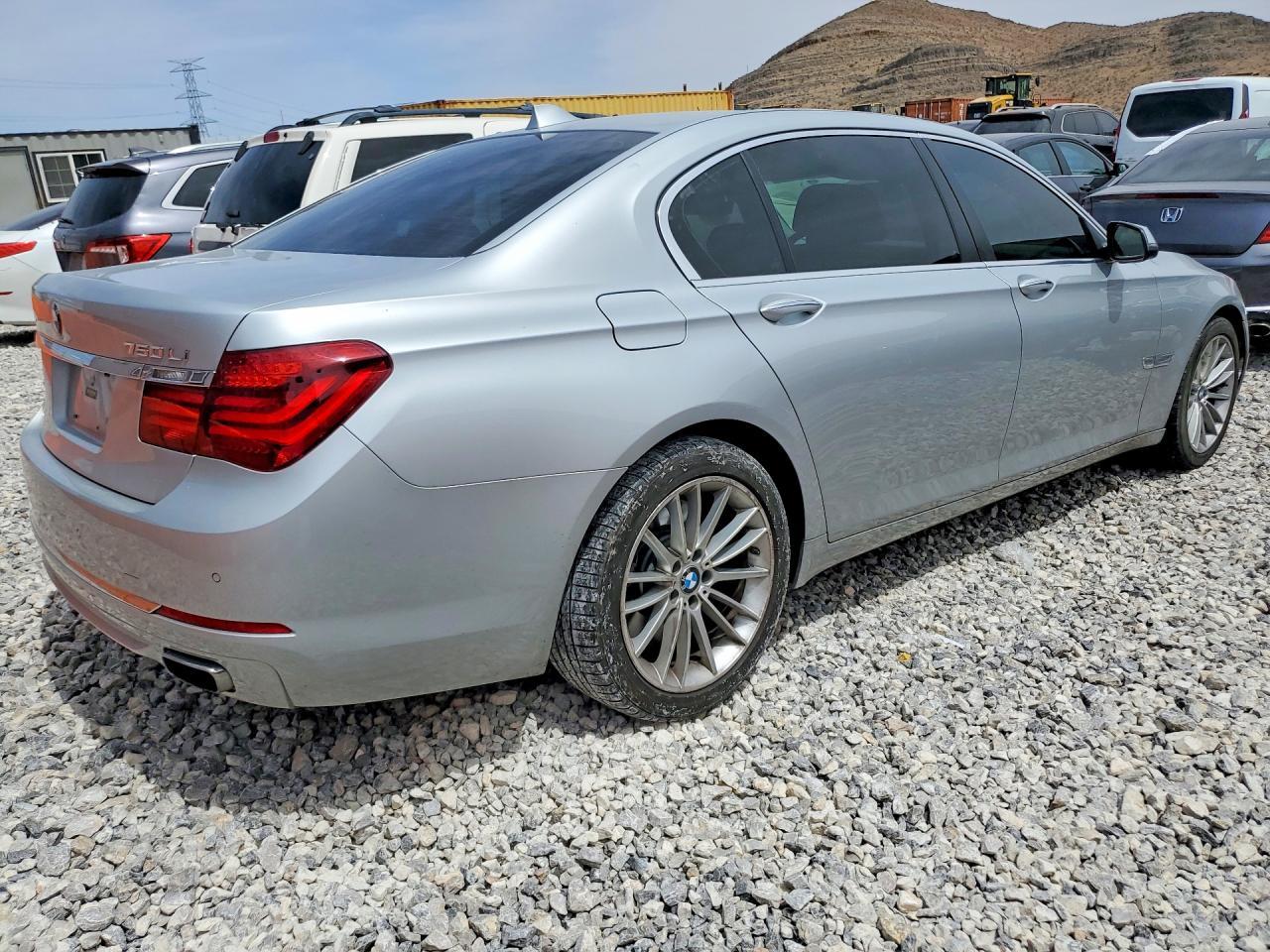 2015 BMW 750 Li - zdjęcie 3