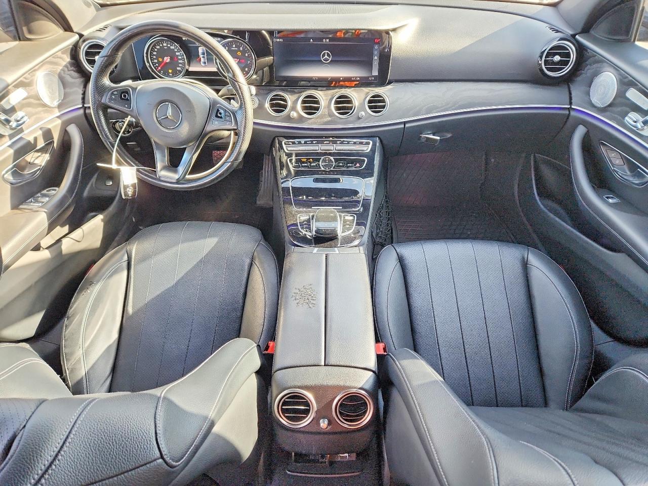 2017 Mercedes-Benz E 300 4Matic - zdjęcie 8