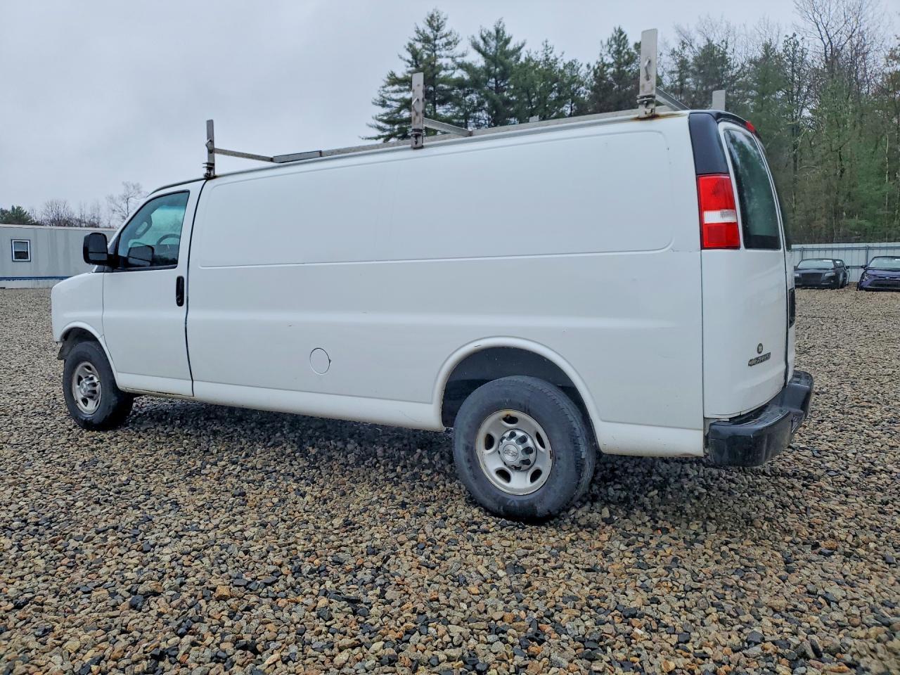 2017 Chevrolet Express G2500 - zdjęcie 2