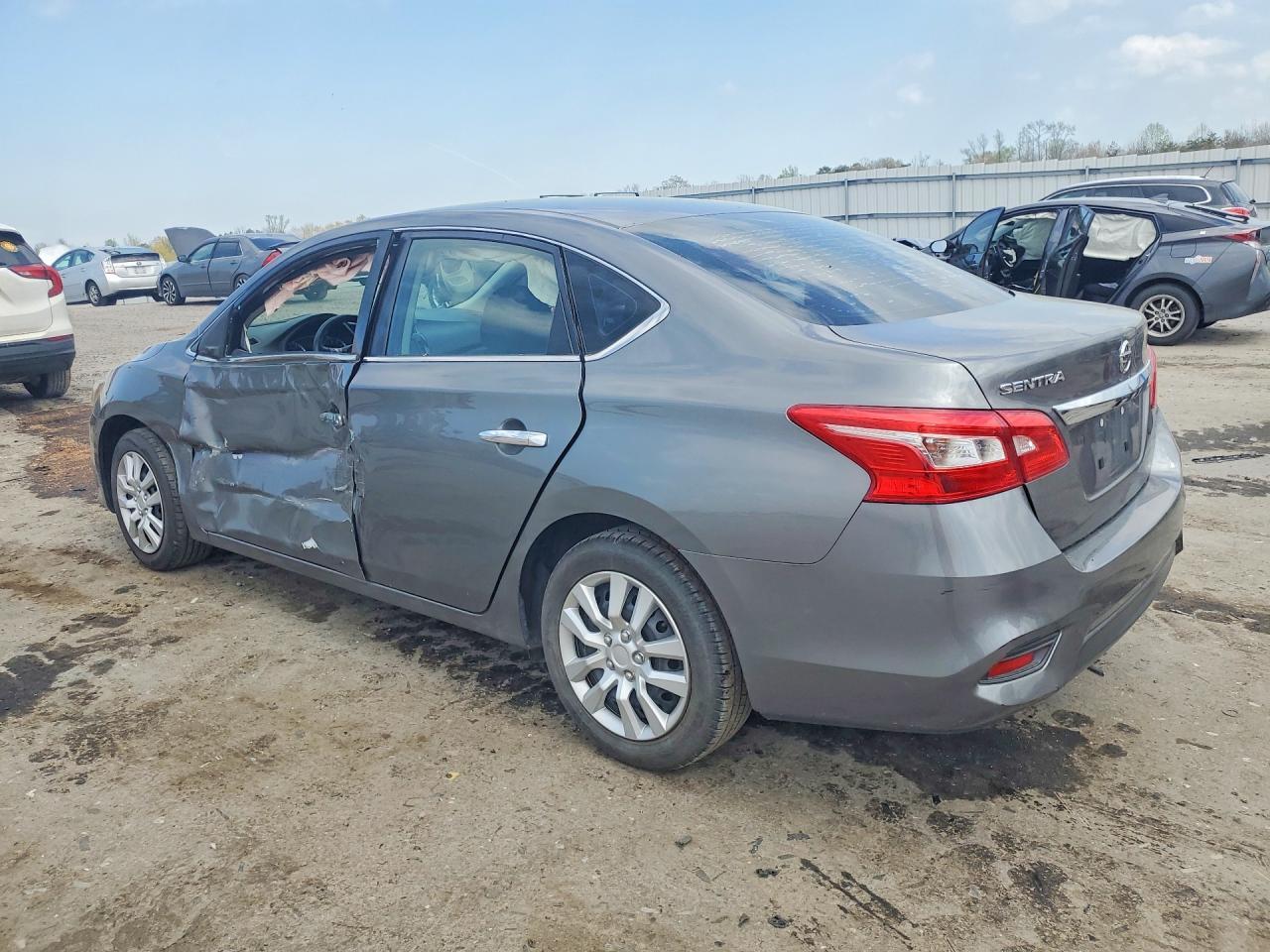 2019 Nissan Sentra S - zdjęcie 2
