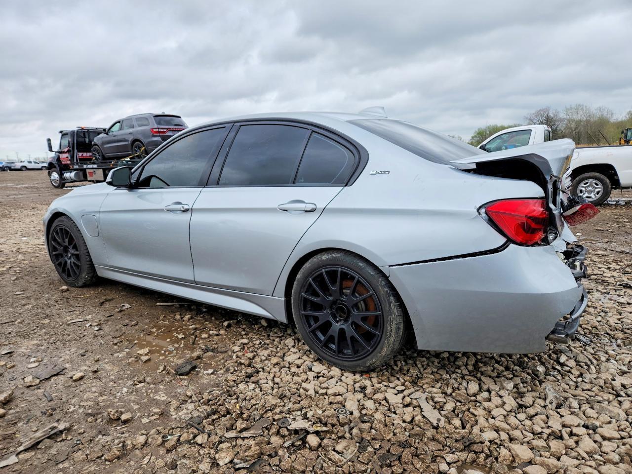BMW Seria 3 - zdjęcie 2