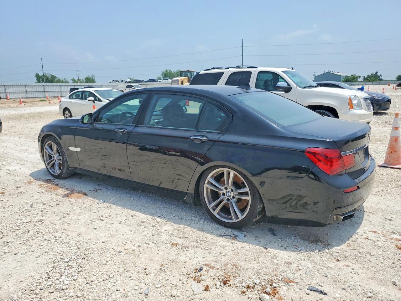 2013 BMW 750 Li - zdjęcie 2