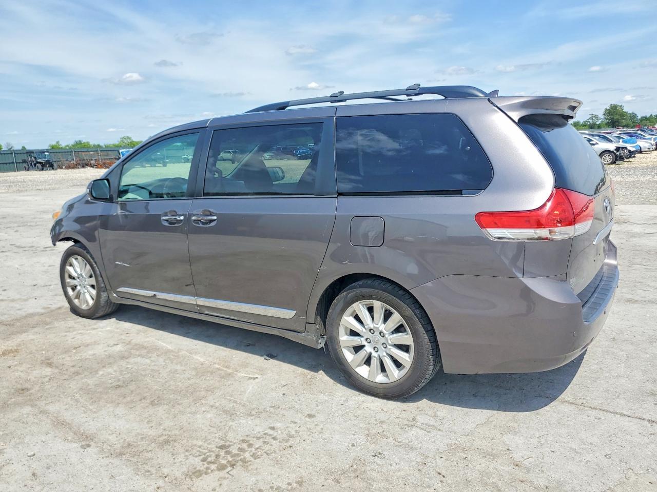 2013 Toyota Sienna Limited 7-Passenger - zdjęcie 2
