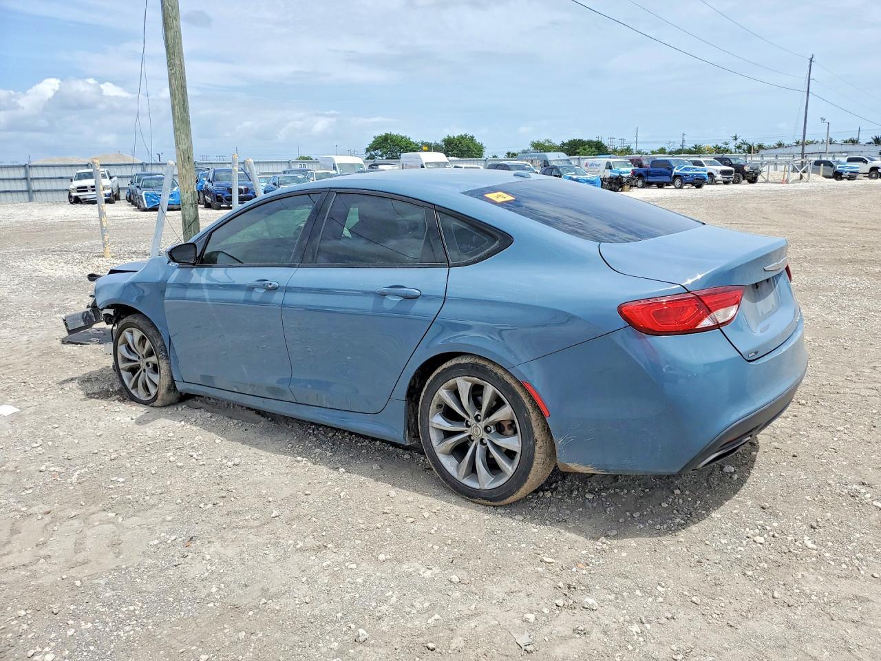2015 Chrysler 200 S - zdjęcie 2