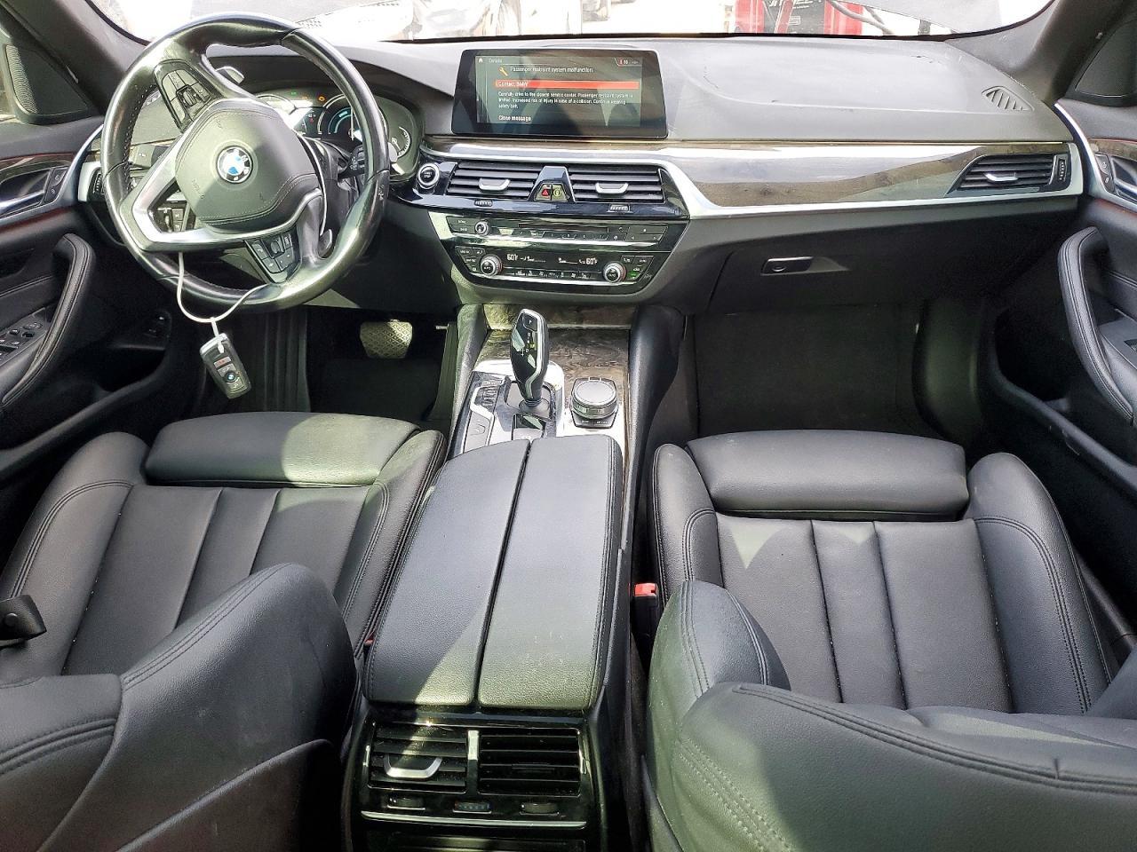 2019 BMW 530E - zdjęcie 8