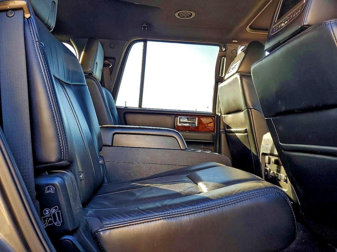 2015 Lincoln Townhouse Navigator - zdjęcie 11