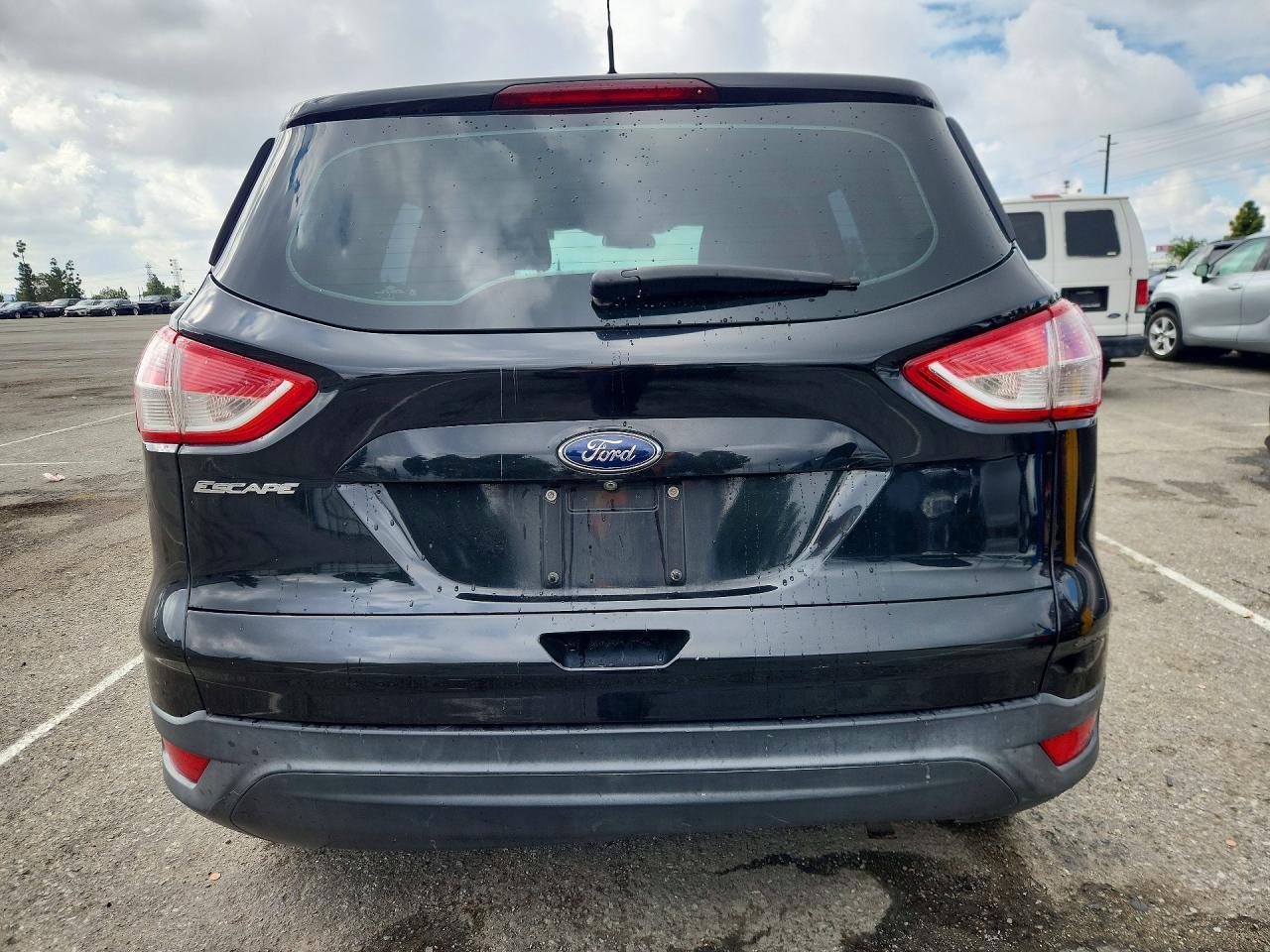 2014 Ford Escape S - zdjęcie 6