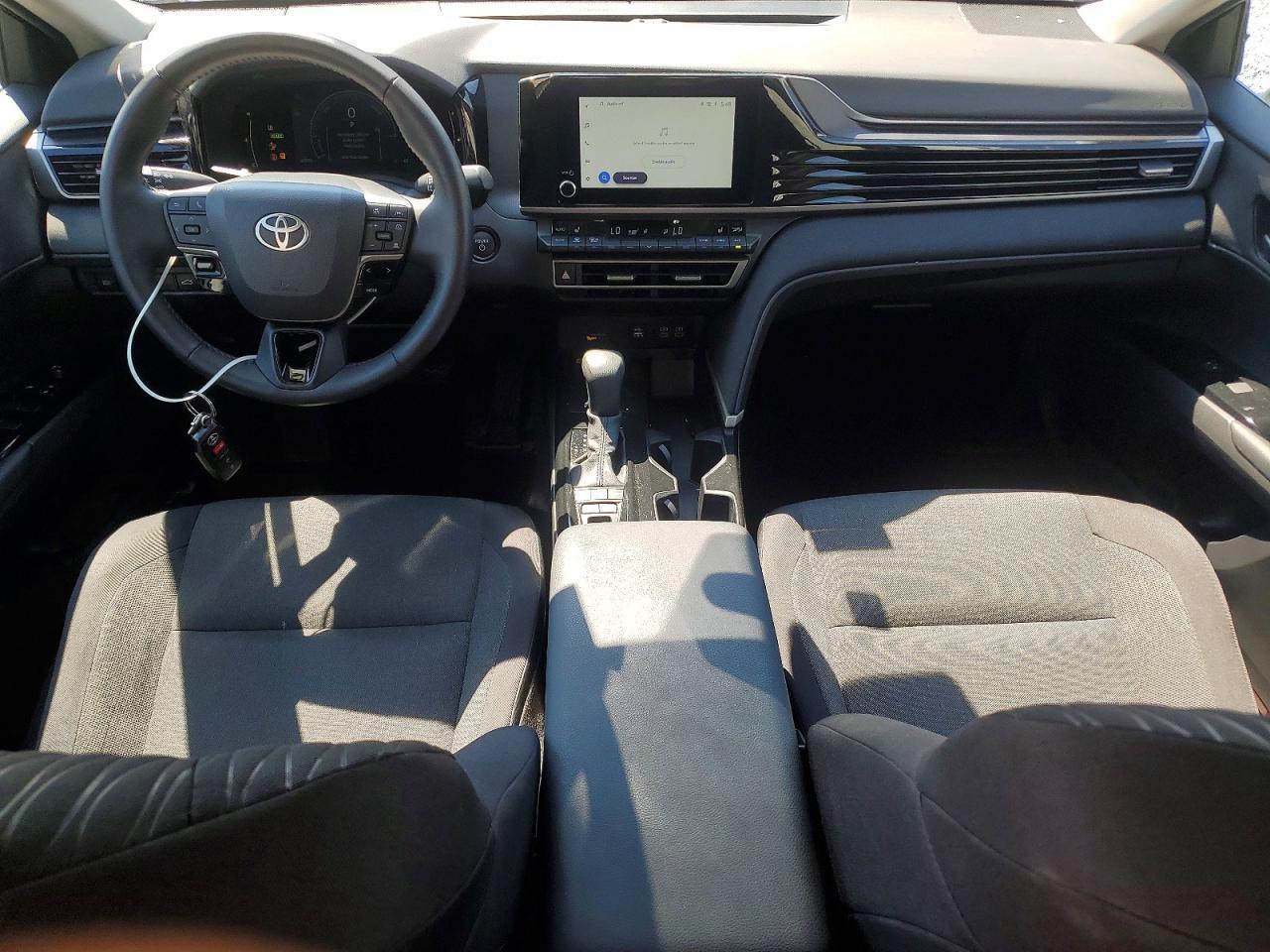2025 Toyota Camry Le - zdjęcie 8