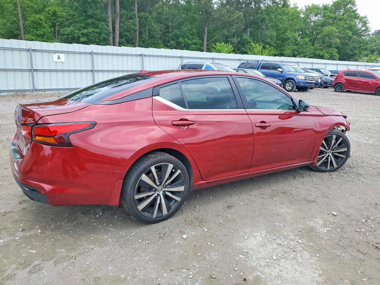 2020 Nissan Altima Sr - zdjęcie 3