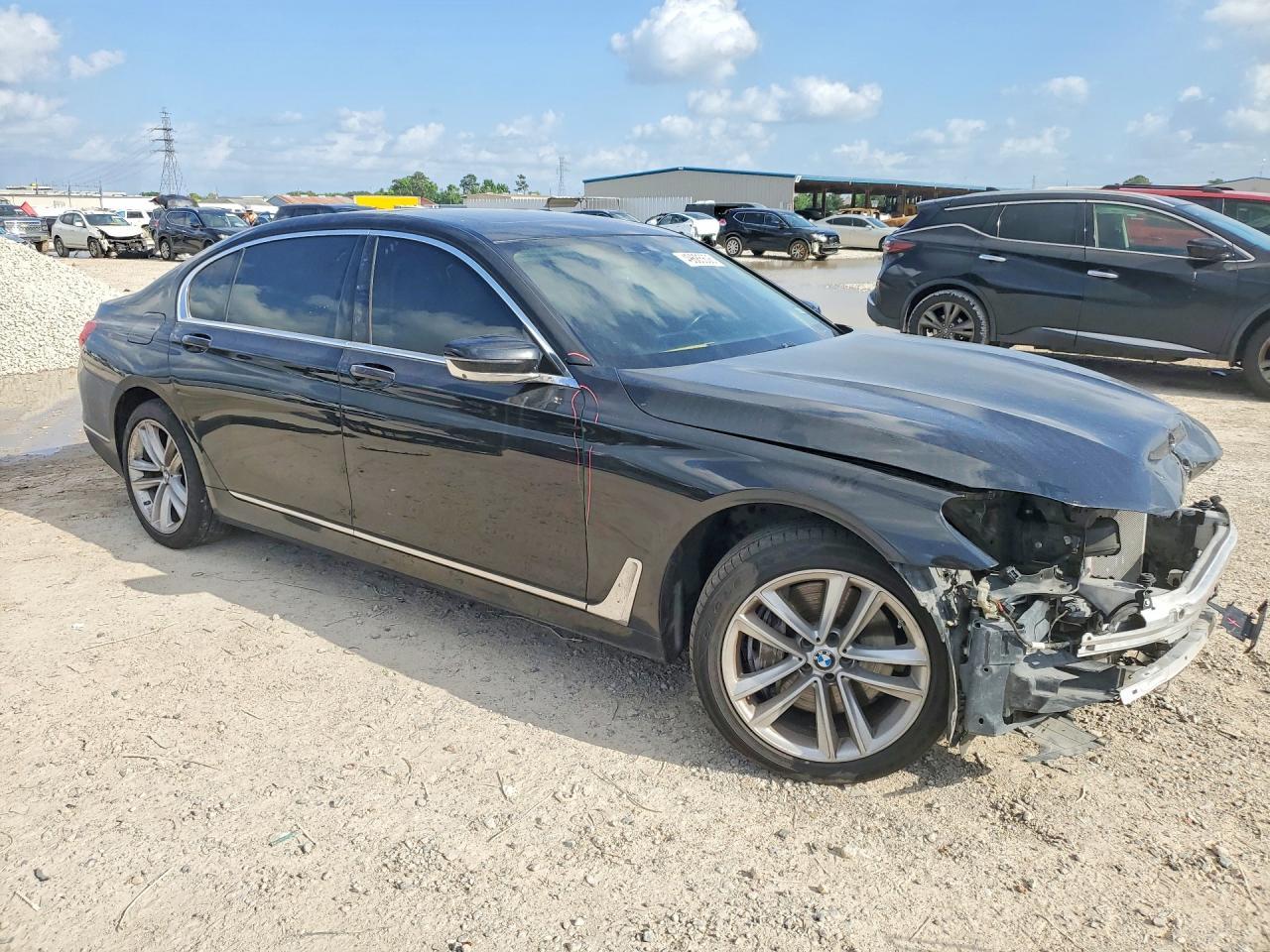 2019 BMW 750 Xi - zdjęcie 4
