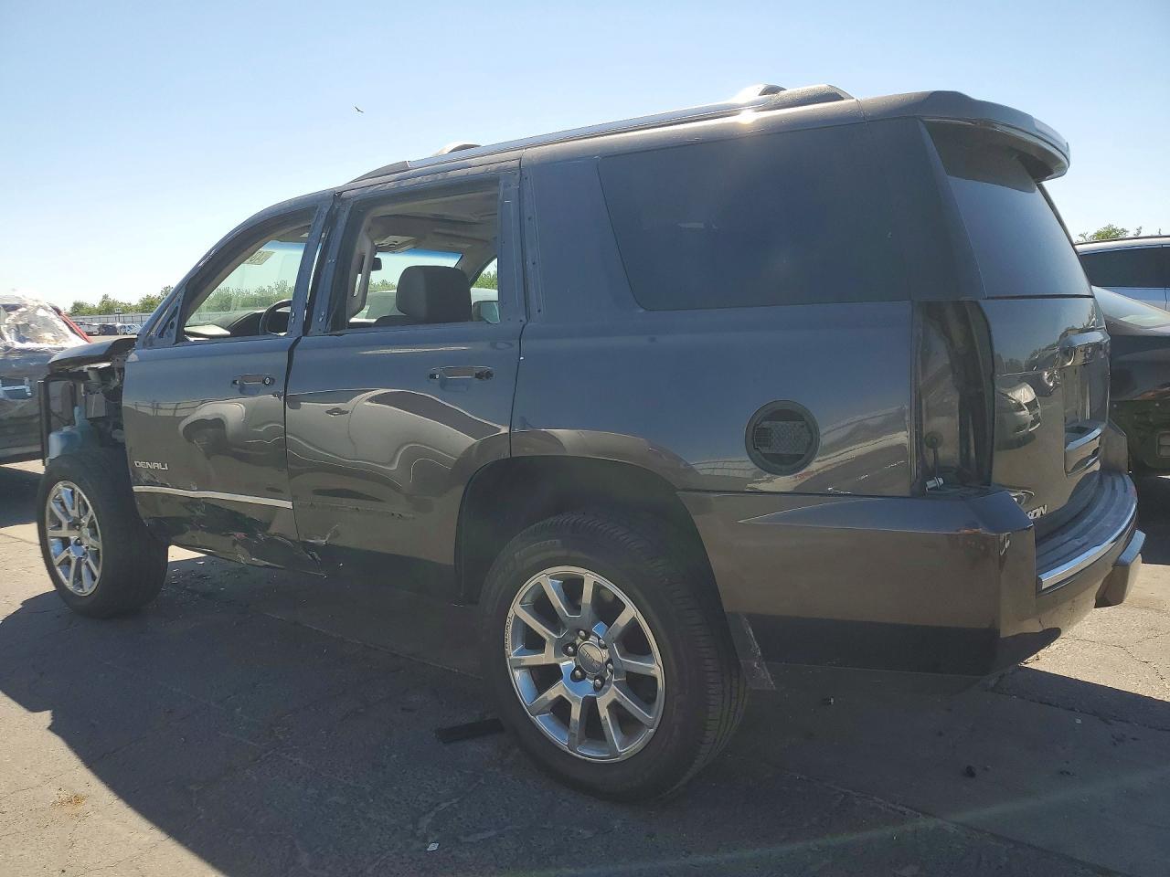 2017 GMC Yukon Denali - zdjęcie 2