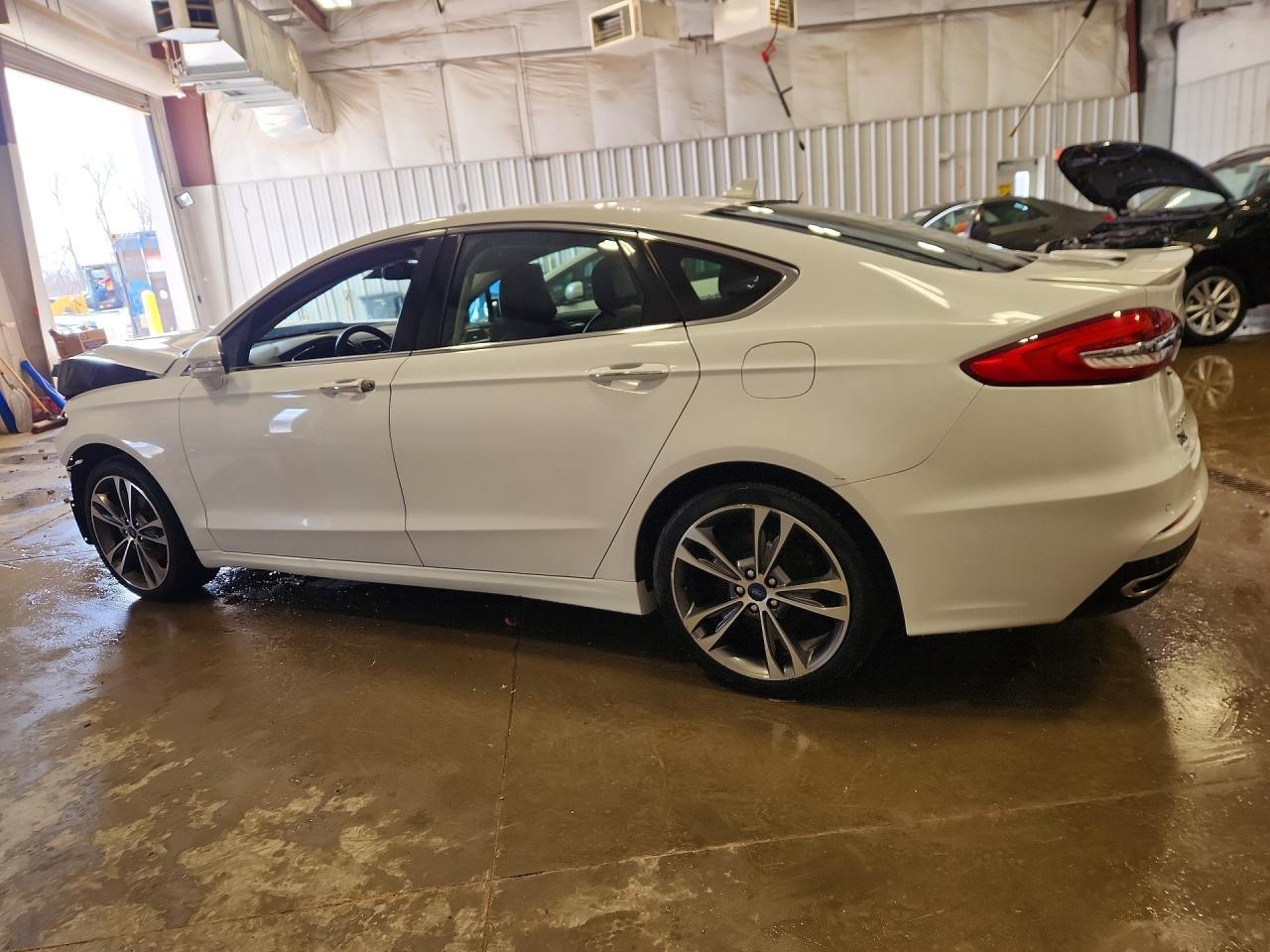 2020 Ford Fusion Titanium - zdjęcie 2