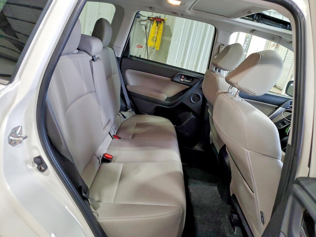 2016 Subaru Forester 2.5I Touring - zdjęcie 10